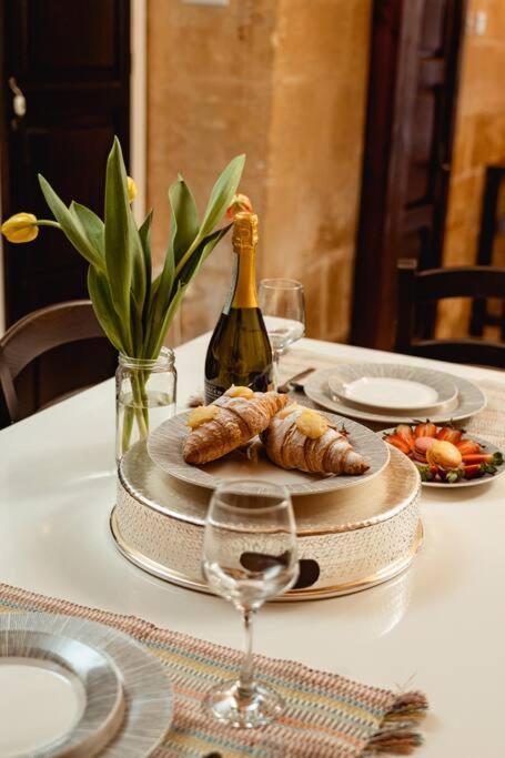 Enchanting 2Bdr Townhouse In Valletta Centre! 외부 사진