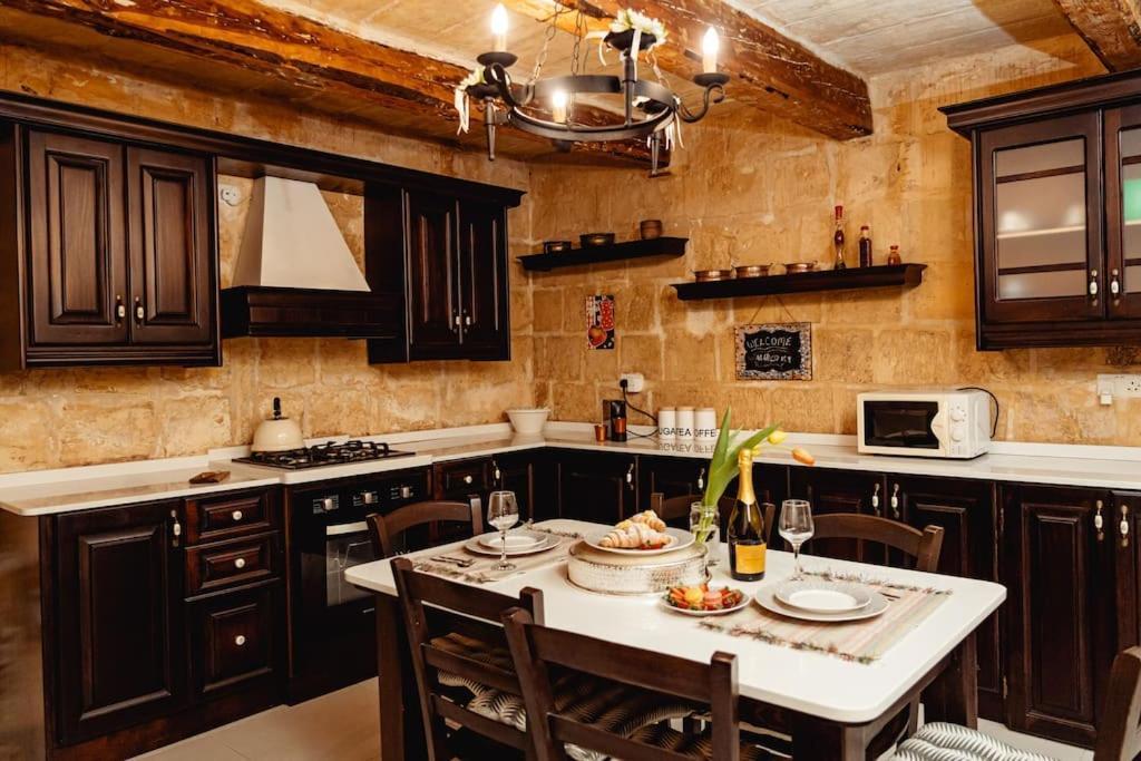 Enchanting 2Bdr Townhouse In Valletta Centre! 외부 사진