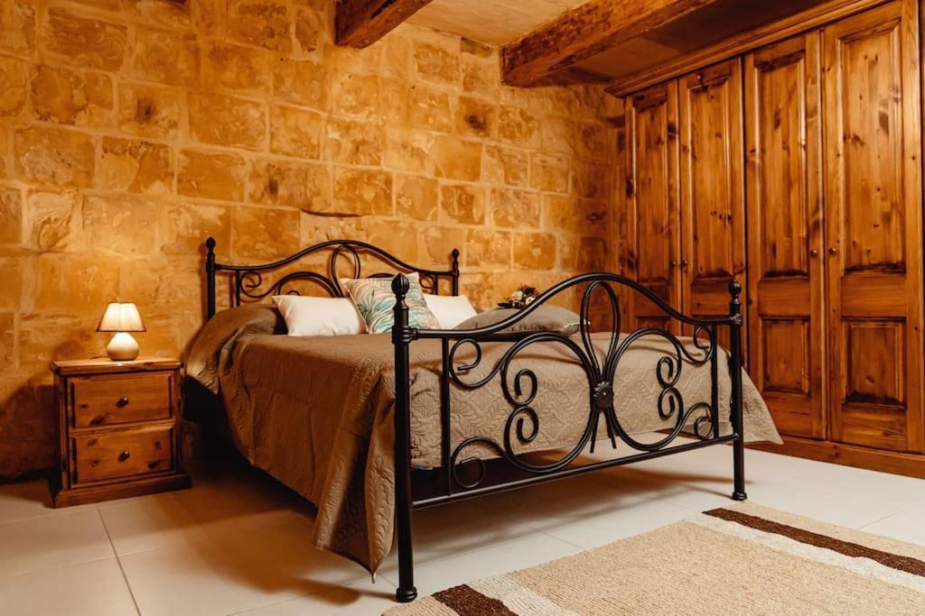 Enchanting 2Bdr Townhouse In Valletta Centre! 외부 사진