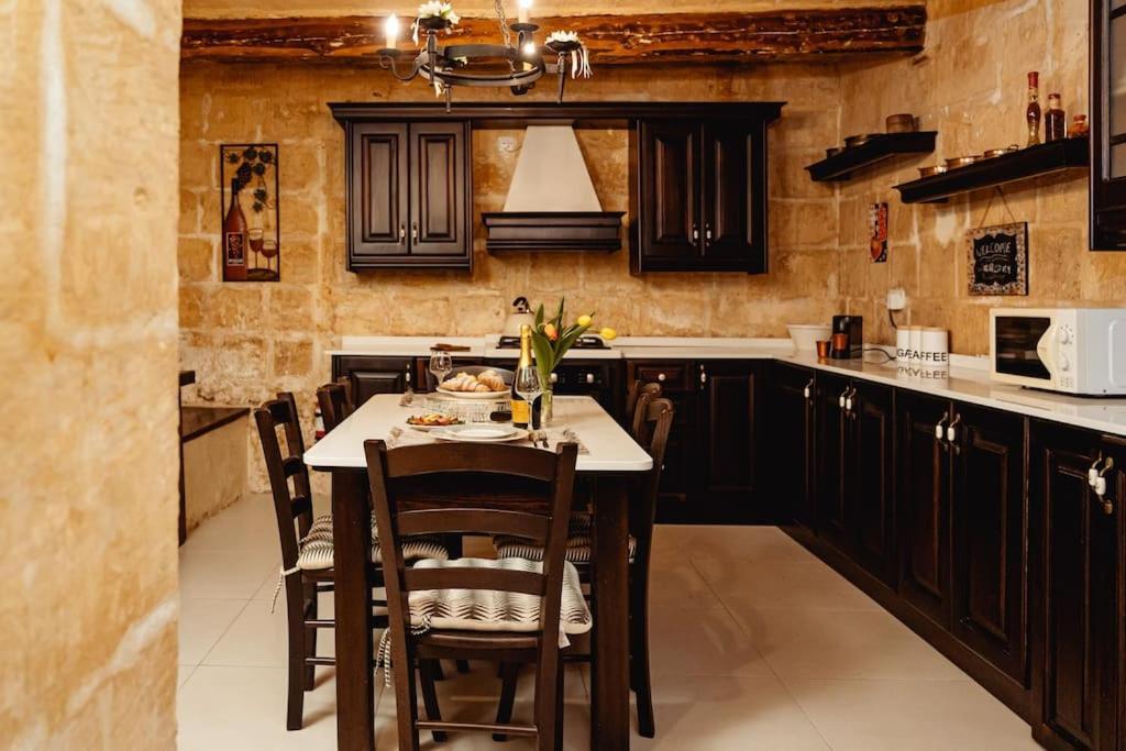 Enchanting 2Bdr Townhouse In Valletta Centre! 외부 사진