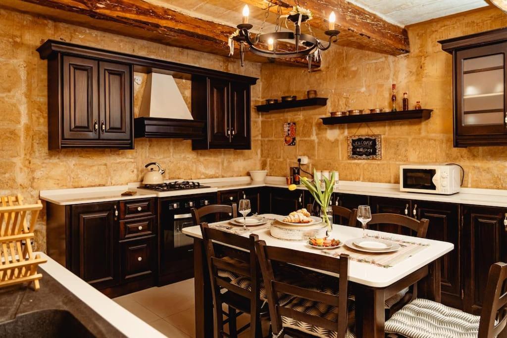 Enchanting 2Bdr Townhouse In Valletta Centre! 외부 사진