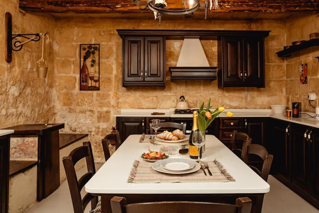 Enchanting 2Bdr Townhouse In Valletta Centre! 외부 사진
