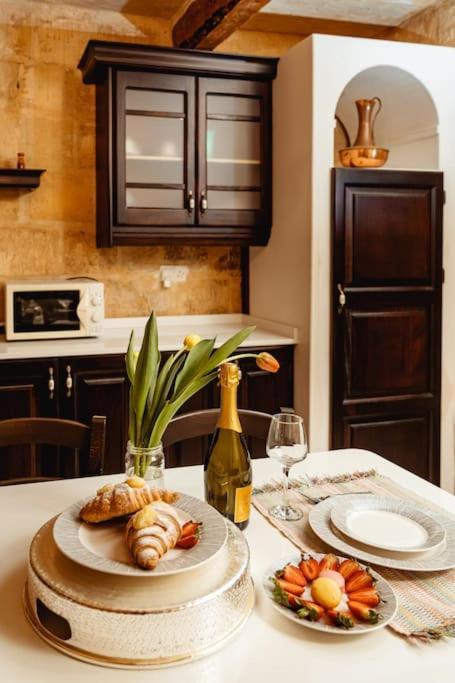 Enchanting 2Bdr Townhouse In Valletta Centre! 외부 사진