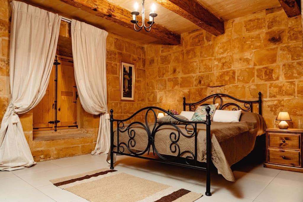 Enchanting 2Bdr Townhouse In Valletta Centre! 외부 사진